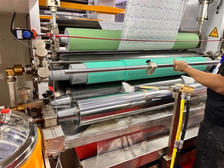 (Mode C)Energy Saving Solvent-Free Laminating Machine Paper Candy Package